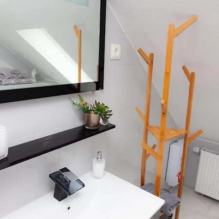 T&k Near Messe Fair Trade Düsseldorf Und Airport 3a *